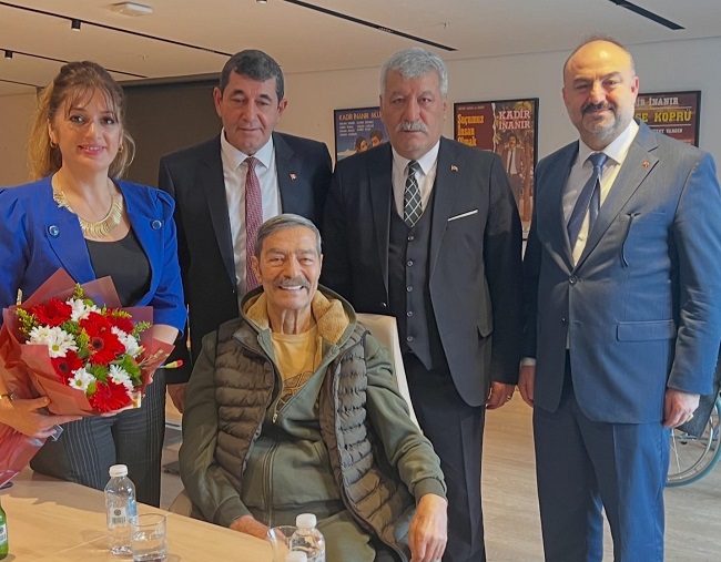 Sanat Dünyasında Vefa ve Dayanışma Rüzgarı: Başkan Terlan Kaya ve Birlik Başkanlarından Kadir İnanır’a Ziyaret